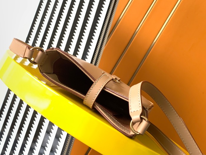 Handbags SAINT LAURENT 735214 size 18×13.5×3.5 cm