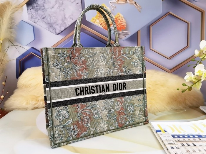 Handbag Dior size 41.5X35X18 cm