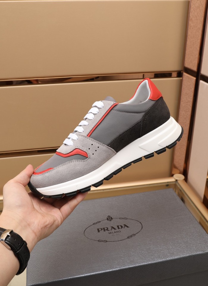 Prada Low Top sneaker 26
