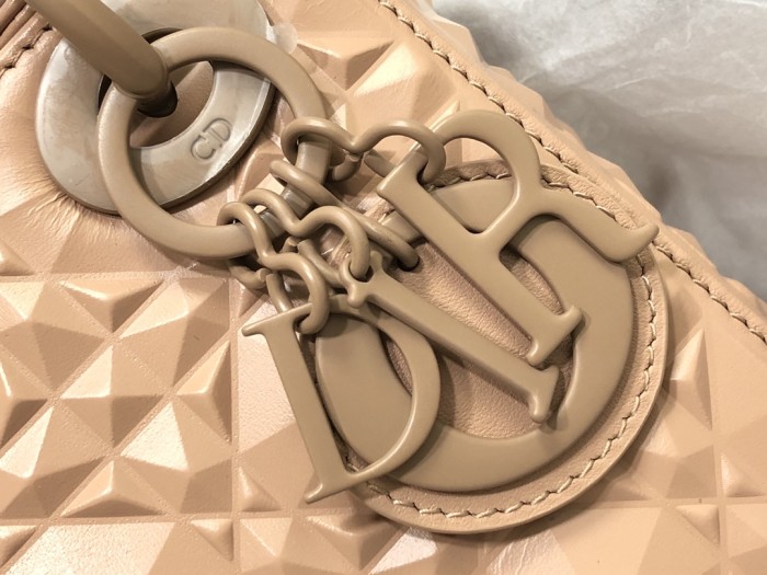 Handbag Dior M0505 size 17 x 15 x 7 cm