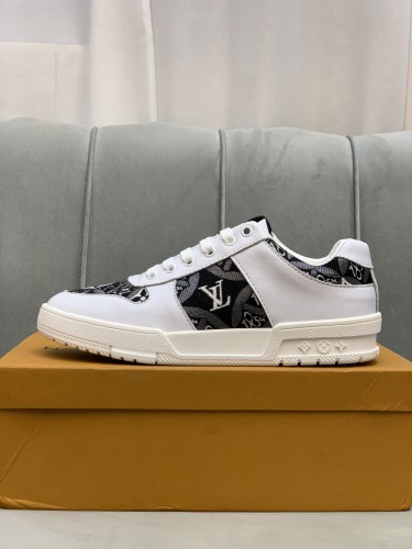 Louis Vuitton Low Top sneaker 12