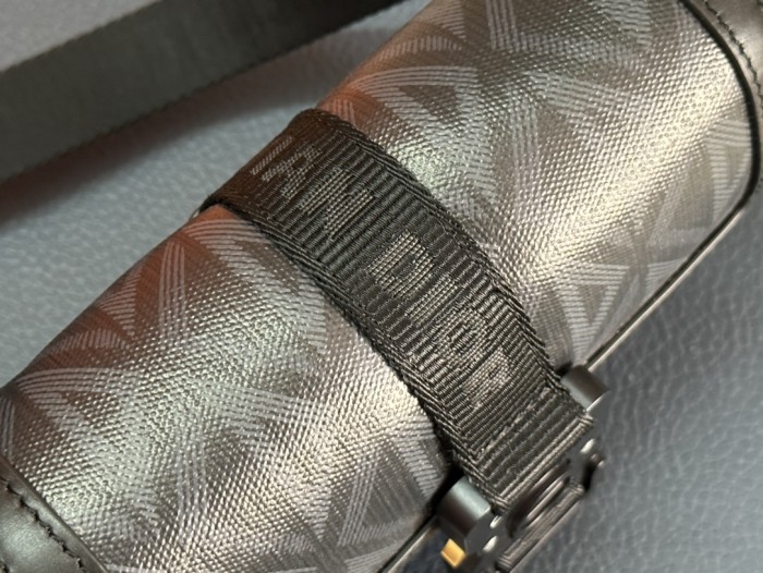 Handbag Dior 93370 size 19x 11x 4 cm