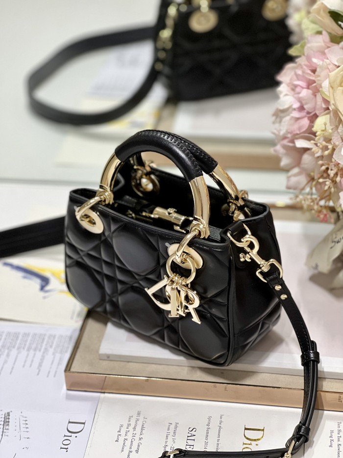Handbag Dior 0062 size 19*13*8 cm