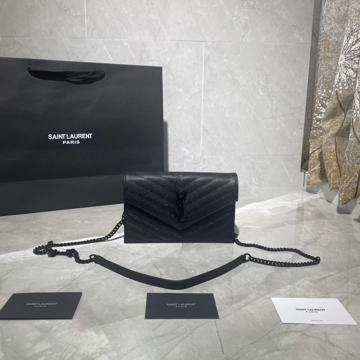 Handbags SAINT LAURENT 393953 size 19x11.5x4 cm