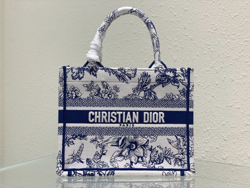Handbag Dior size 26.5 x 21 x 14 cm