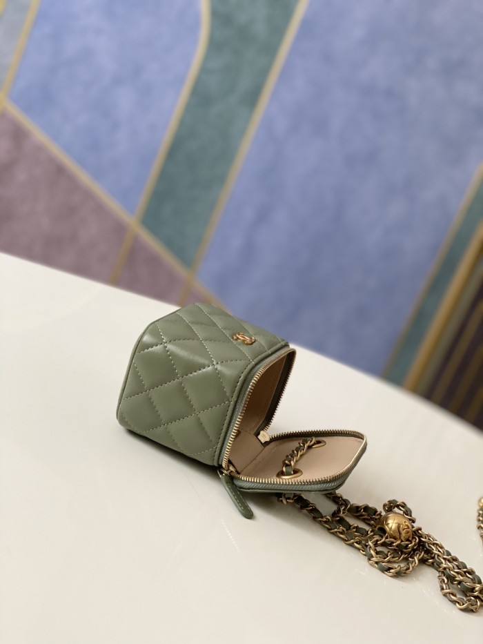 Handbag Chanel 81136 size 10.5 8.5 7 cm