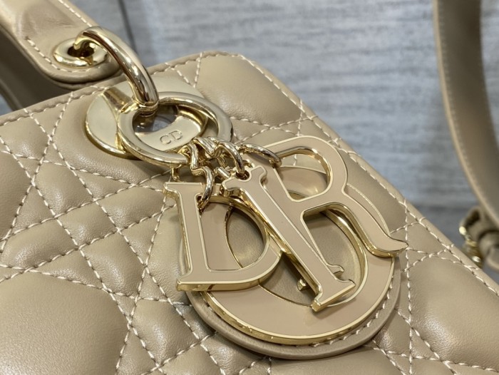 Handbag Dior size 20 cm