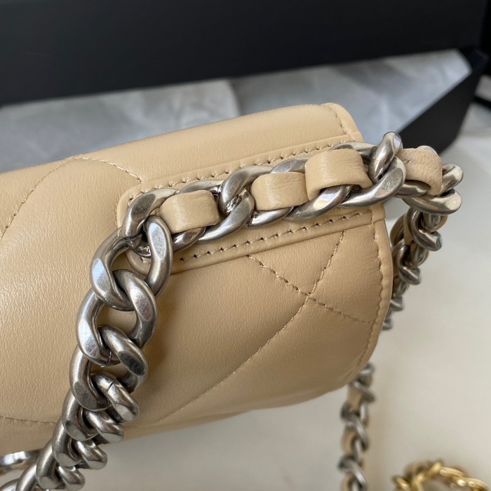 Handbag Chanel size 19 cm