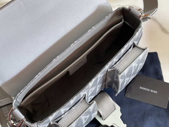 Handbag Dior 93369 size 27 x 17 x 9 cm