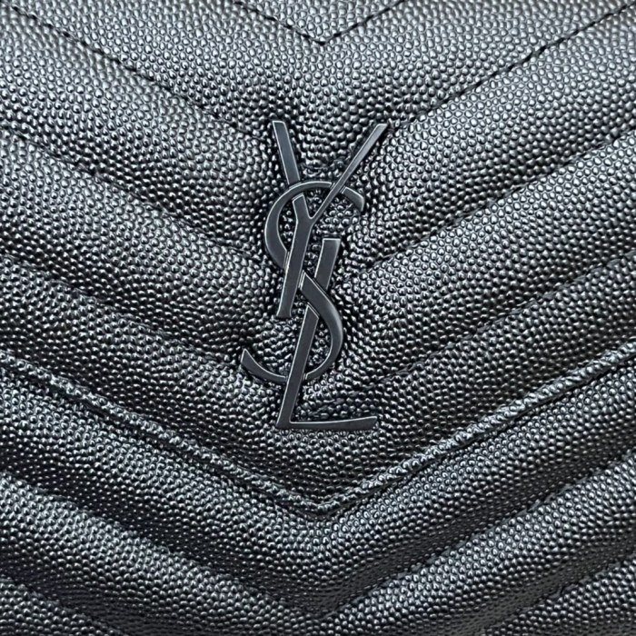 Handbags SAINT LAURENT 393953 size 19x11.5x4 cm