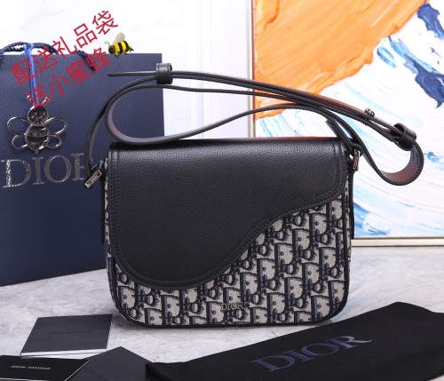 Handbag Dior 93322 size 23 x 18 x 6 cm