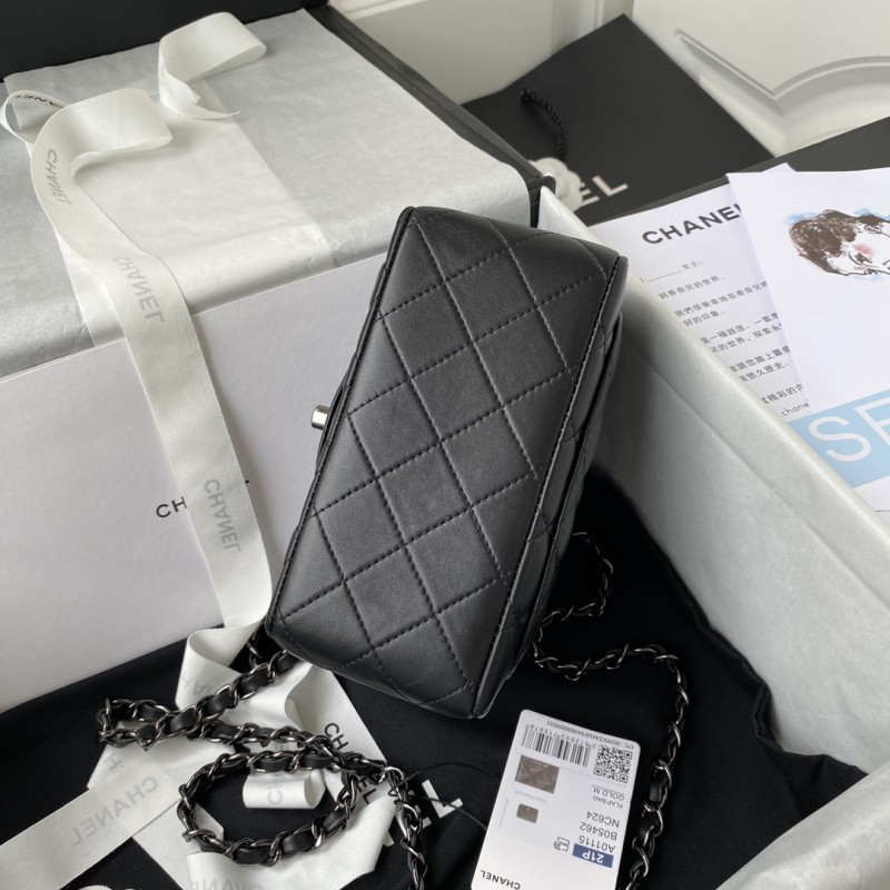 Handbag Chanel size 17 cm