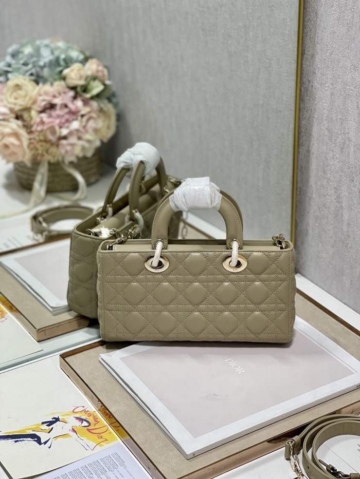 Handbag Dior 0540 size 26*6*14 cm