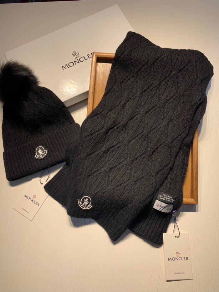 Hat & Scarf Moncler 1