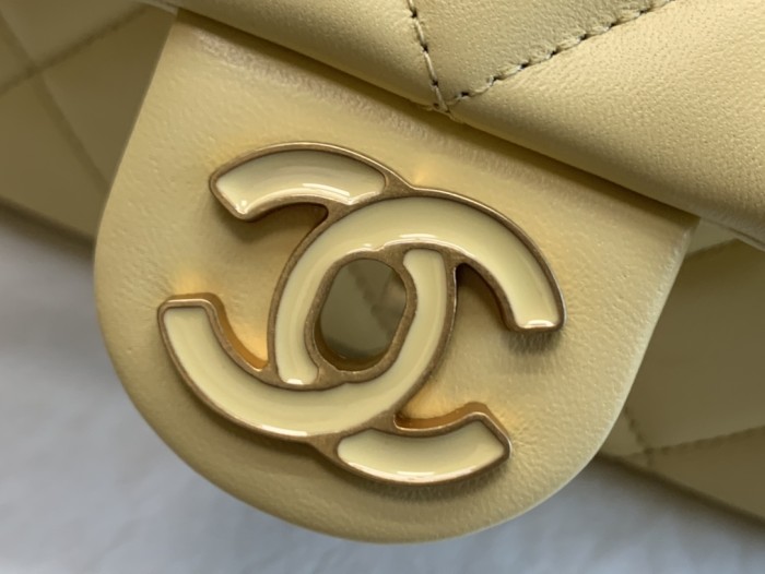 Handbag Chanel size 21 cm