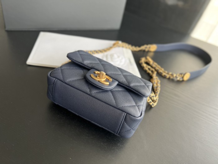 Handbag Chanel AP3368 size 18 cm