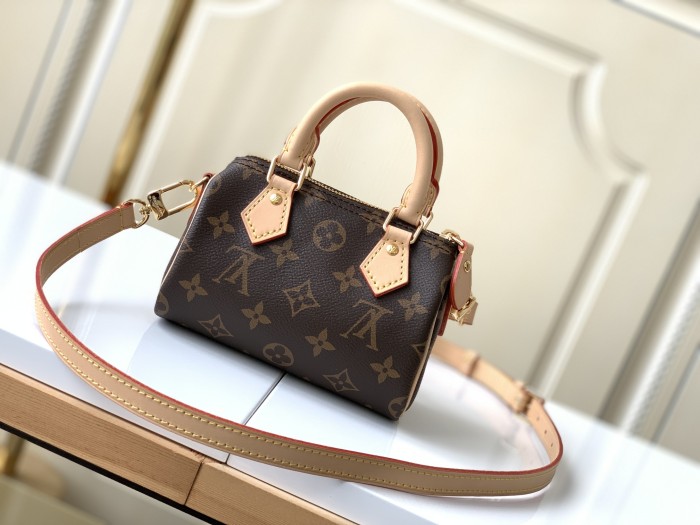 Handbag Louis Vuitton M81085 size 16.0 x 11.0 x 9.0 cm