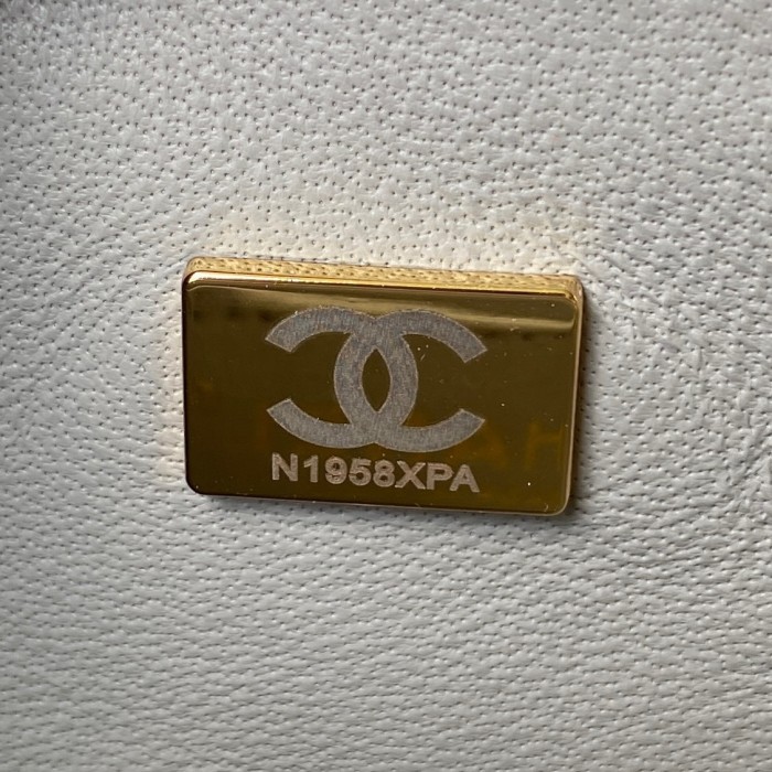 Handbag Chanel size 17 cm