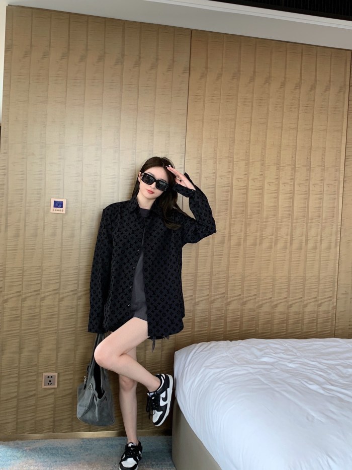 Clothes Louis Vuitton 402