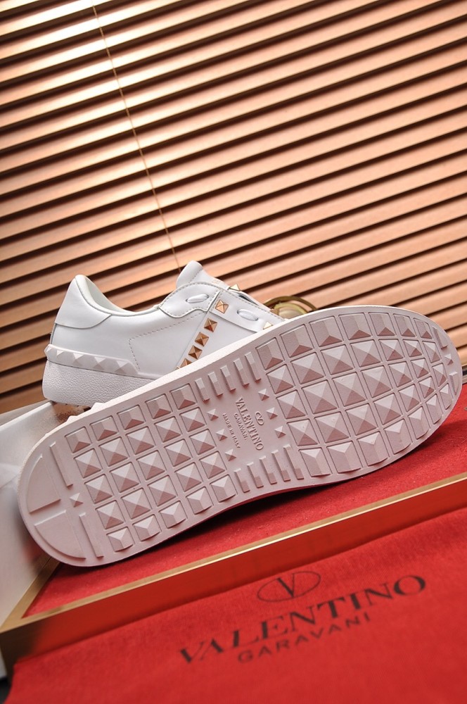 Valentino Garavani Rockstud Untitled calfskin sneaker 24
