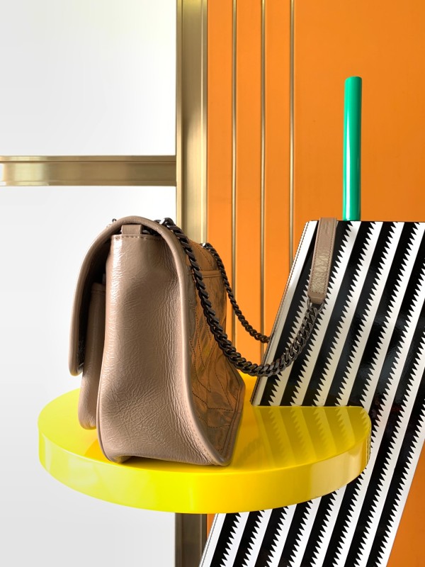 Handbags SAINT LAURENT 653158 size 28X20.5X8.5 CM