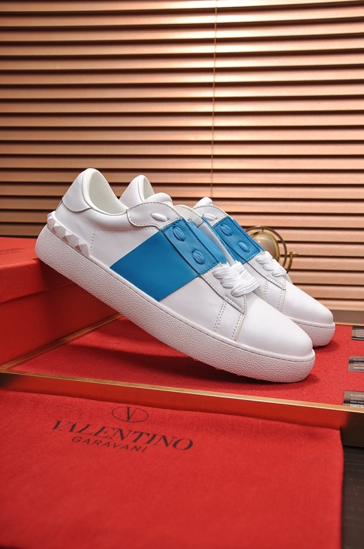 Valentino Garavani Rockstud Untitled calfskin sneaker 25