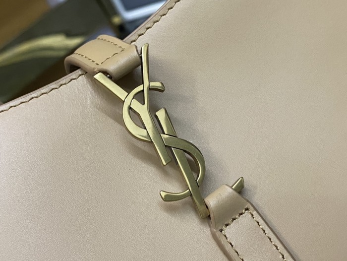 Handbags SAINT LAURENT 710318 size 19x11.5x4.5 cm