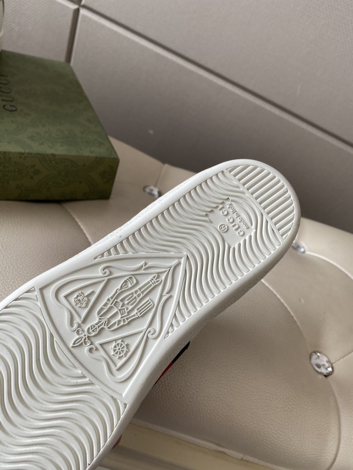 Gucci Women's Ace sneaker with bee sneaker 4