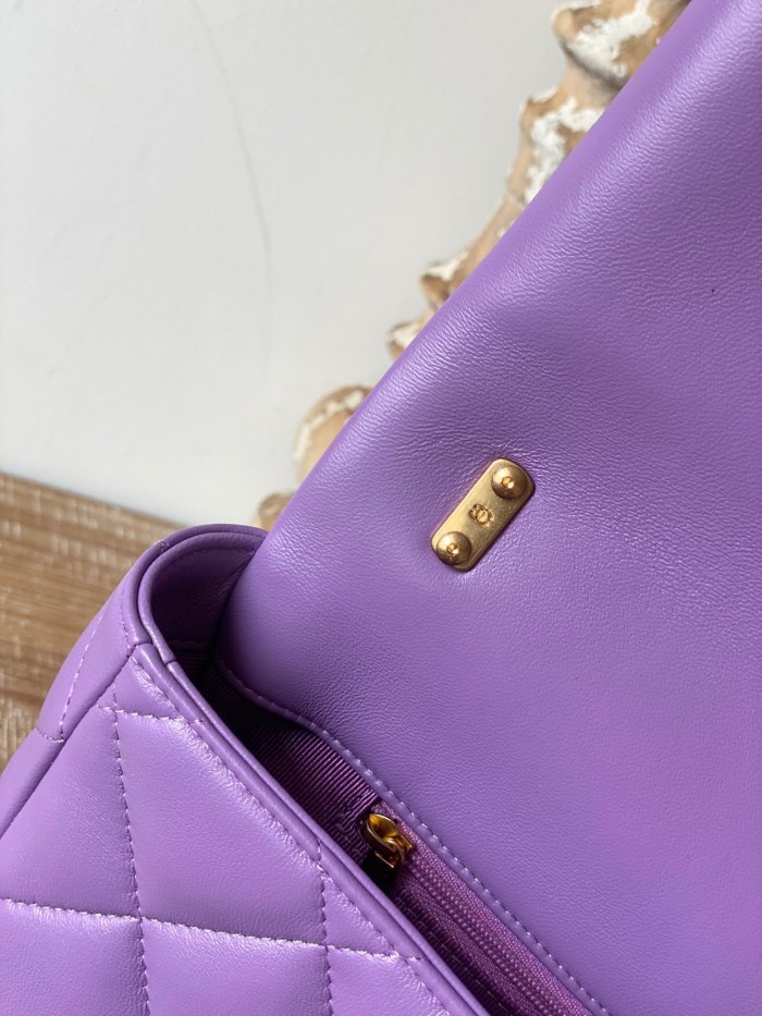 Handbag Chanel 3215 size 18*27*8 cm