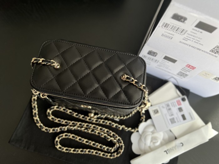 Handbag Chanel AP2303 size 17cmx9.5cmx8 cm