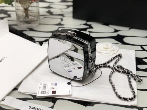 Handbag Chanel size 12.7*12.7*7.6 cm