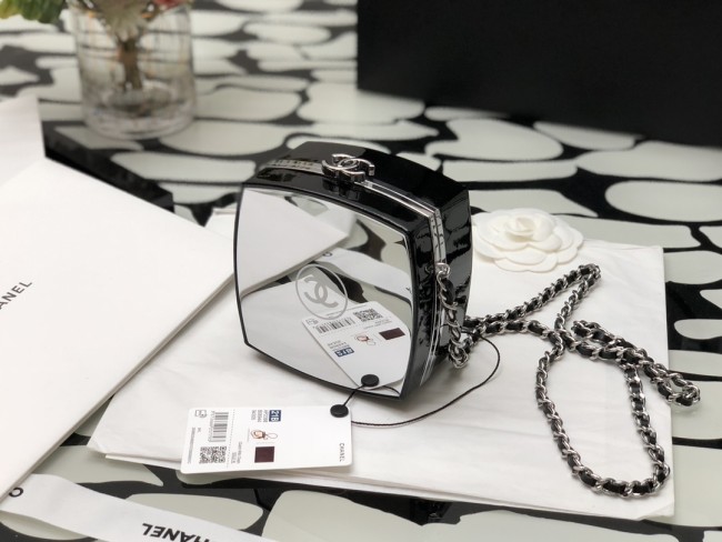 Handbag Chanel size 12.7*12.7*7.6 cm