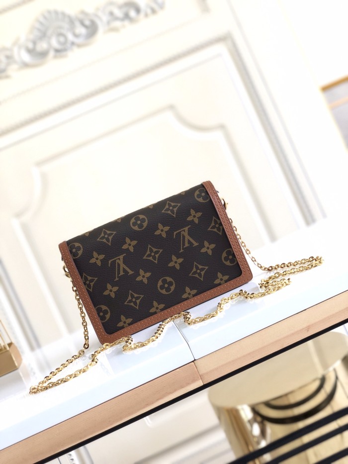 Handbag Louis Vuitton M68746 size 18.5x12x5 cm