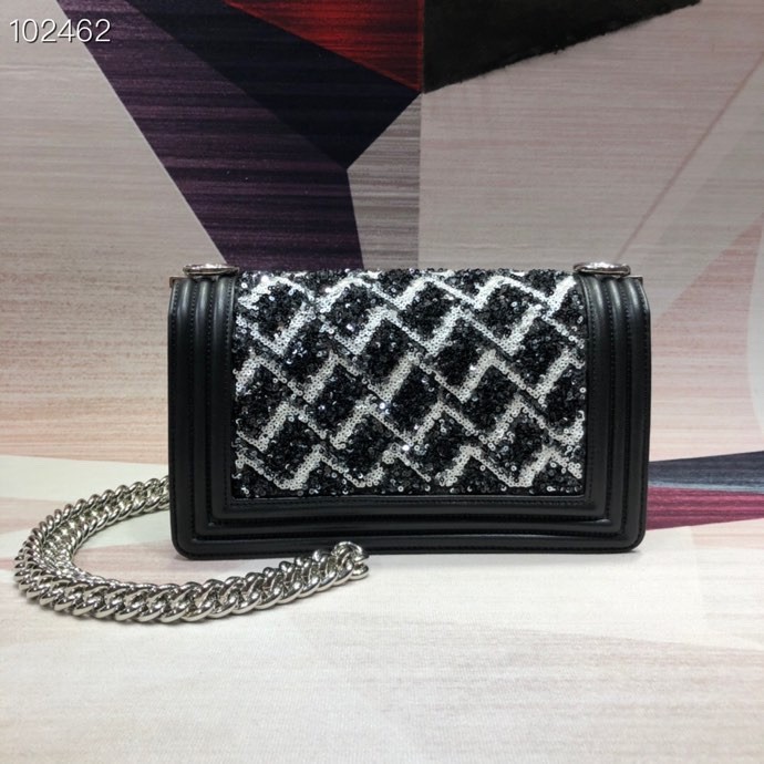 Handbag Chanel 67086 size 15×25×9 cm