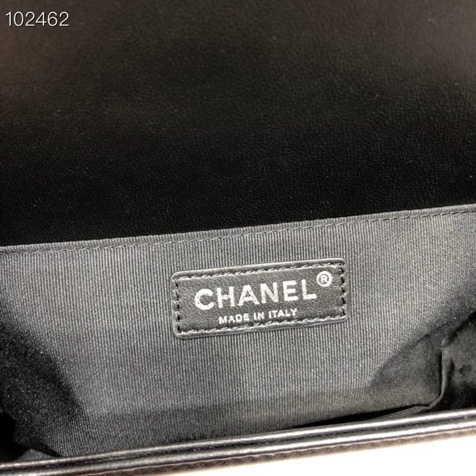 Handbag Chanel 67086 size 15×25×9 cm