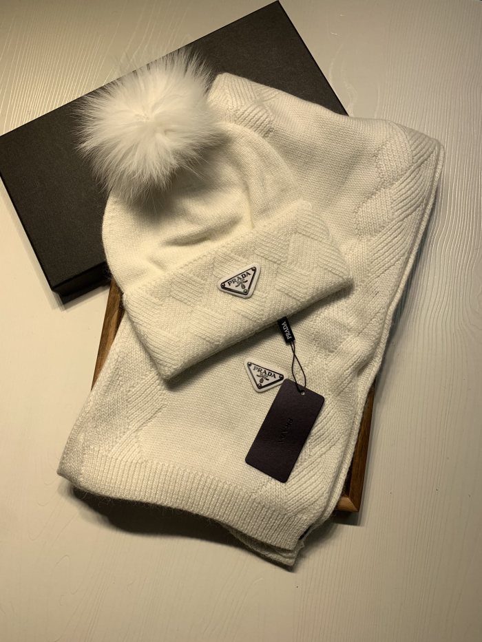 Hat & Scarf Prada 2
