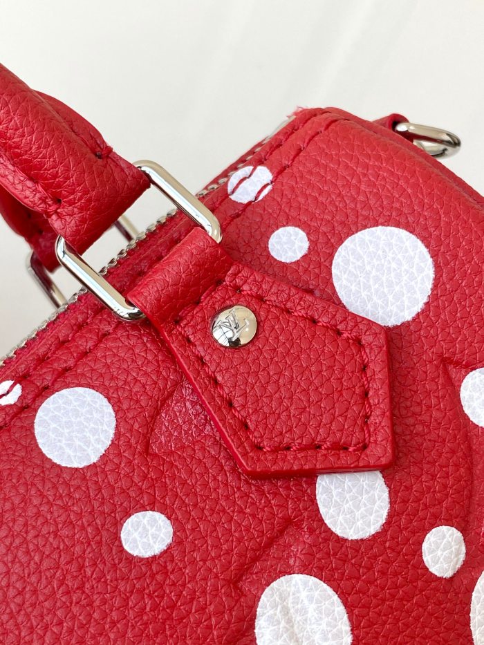 Handbag Louis Vuitton M81910 size 16X11X9cm