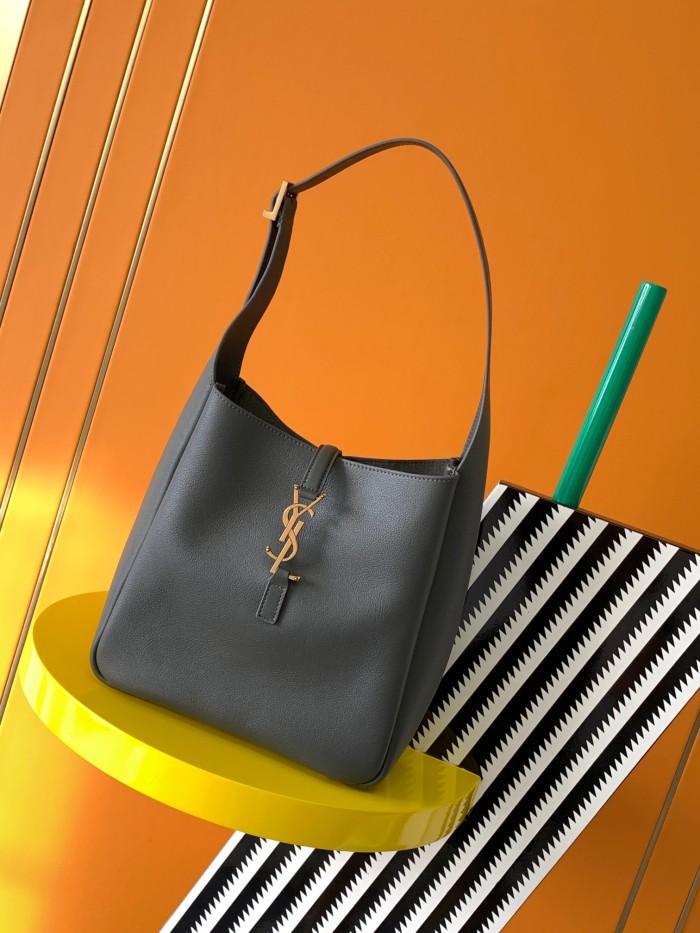 Handbags SAINT LAURENT 713938 size 22x22x10 cm