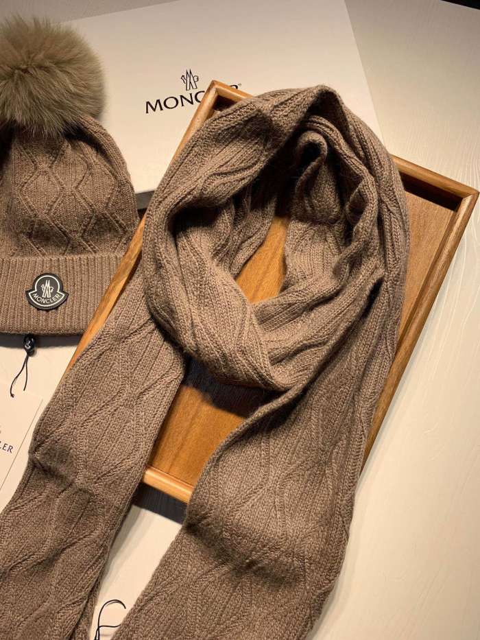 Hat & Scarf Moncler 1