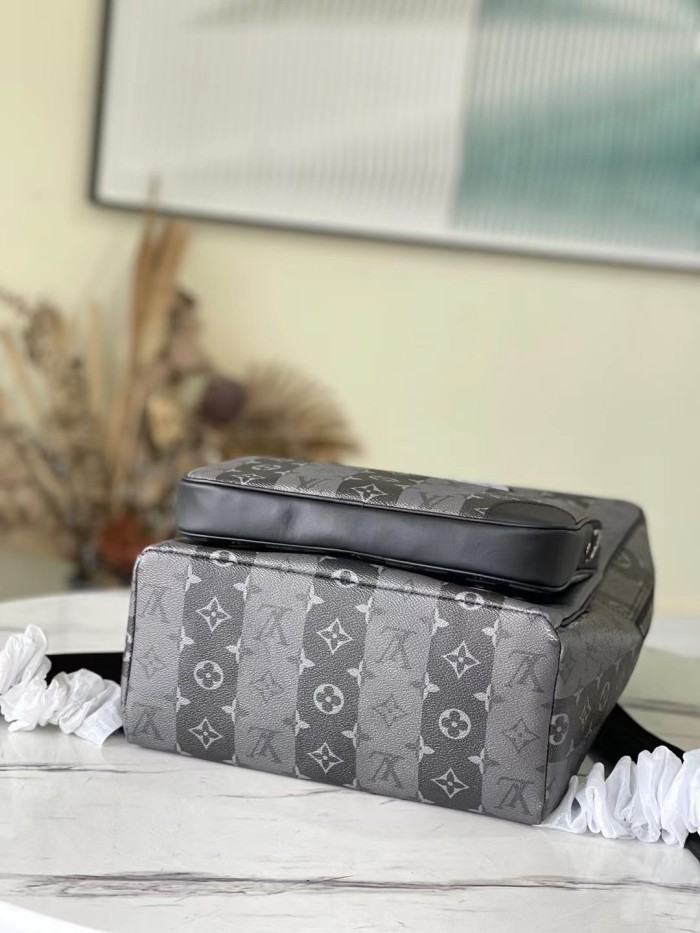 Handbag Louis Vuitton M45962 size 30 x 42 x 14 cm