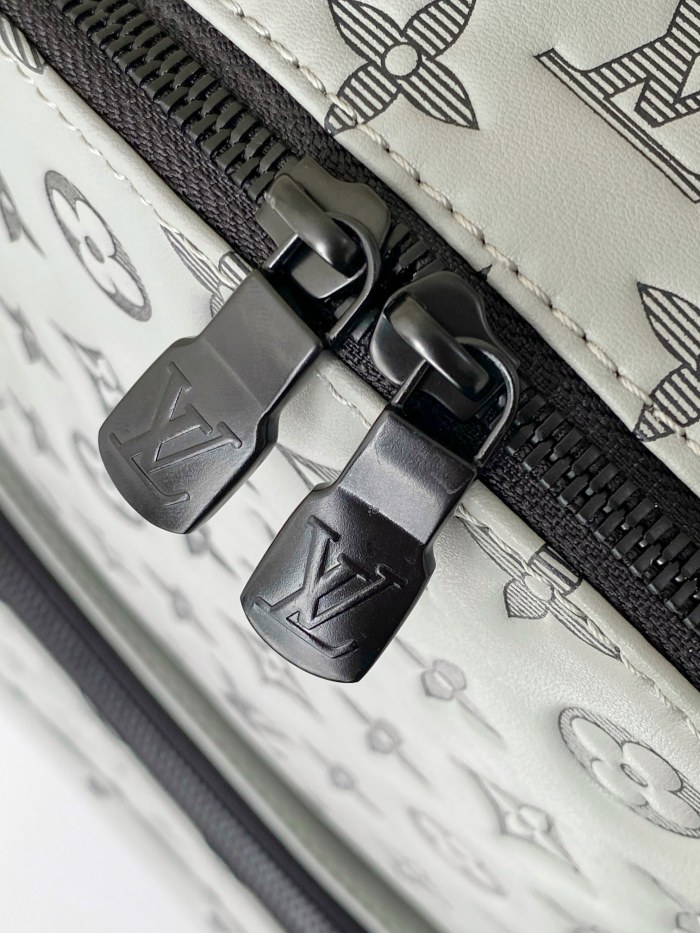 Handbag Louis Vuitton M46105 size 33 x 41 x 18 cm