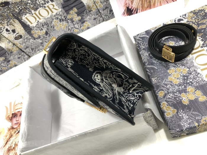 Handbag Dior M9203 size 24 x 17 x 8 cm