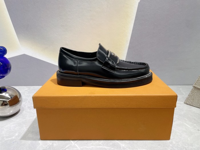 Louis Vuitton shoes WOMEN 3