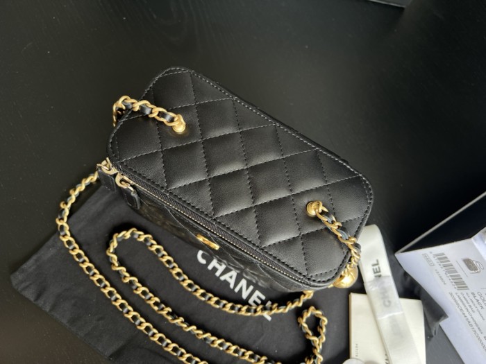 Handbag Chanel AP2303 size 17cmx9.5cmx8 cm
