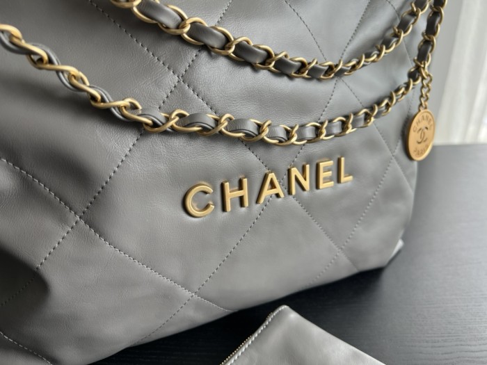 Handbag Chanel size 35cmx37cmx7 cm