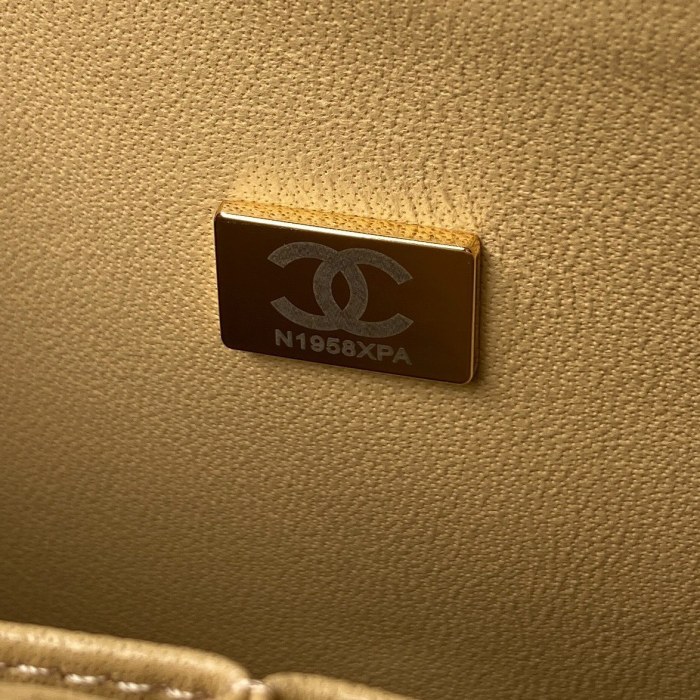 Handbag Chanel A01112 Size 15.5x25.5x6.5 cm