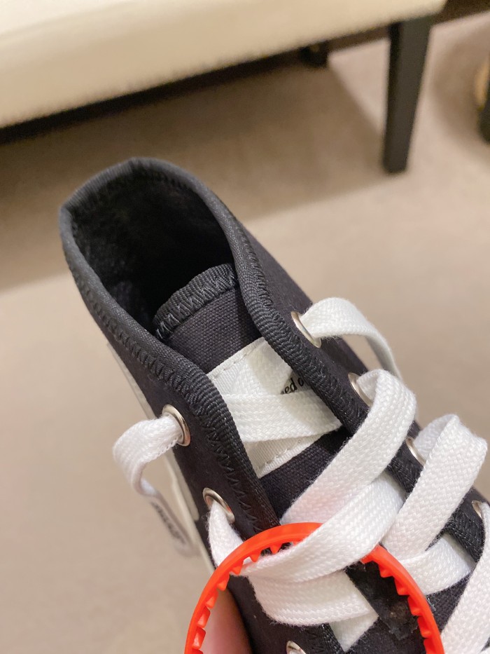 OFF-WHITE Vulcanized Hi Black Striped