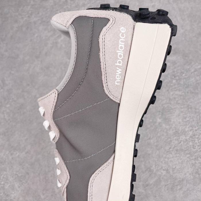 New Balance 327 Sneaker 16