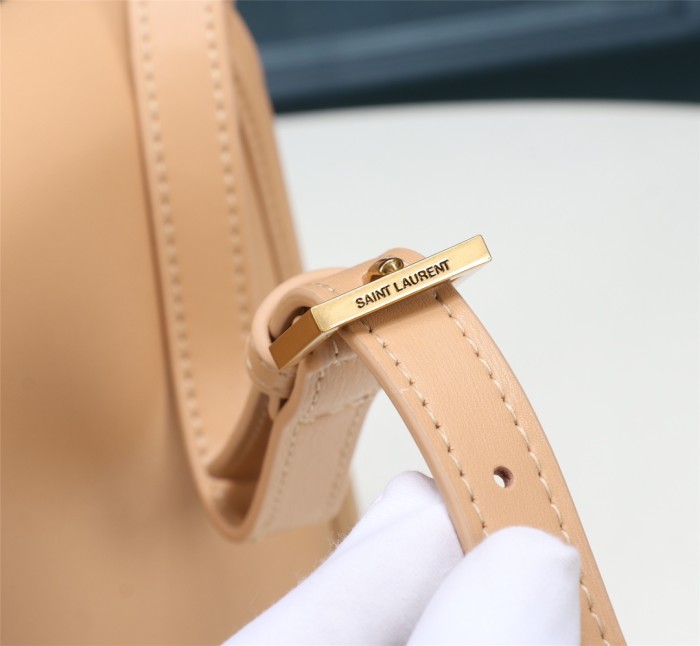 Handbags SAINT LAURENT 634305 size 23x16x6 cm