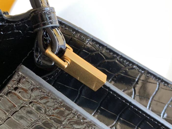 Handbags SAINT LAURENT 602716 size 20x12.5x5 cm